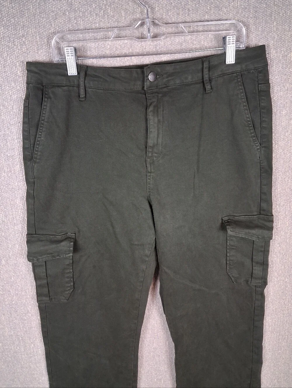 Well Worn Tencel Blend High-Rise Straight Leg Cargo Pants Olive Green Size 14/34